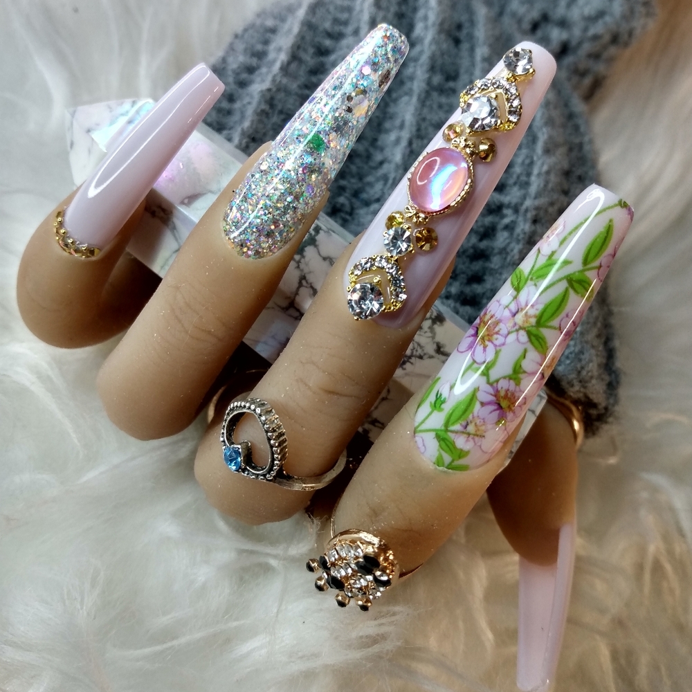Press on nails ( extra long coffin)